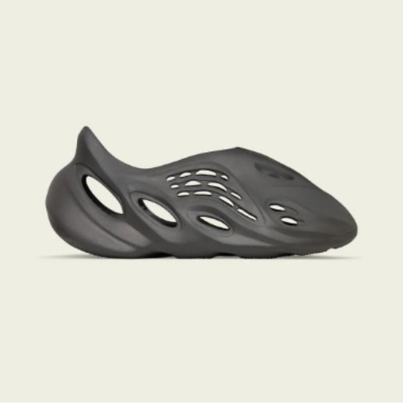 NWT and box YZY FOAM RNR-660. Size 10 - Picture 2 of 2